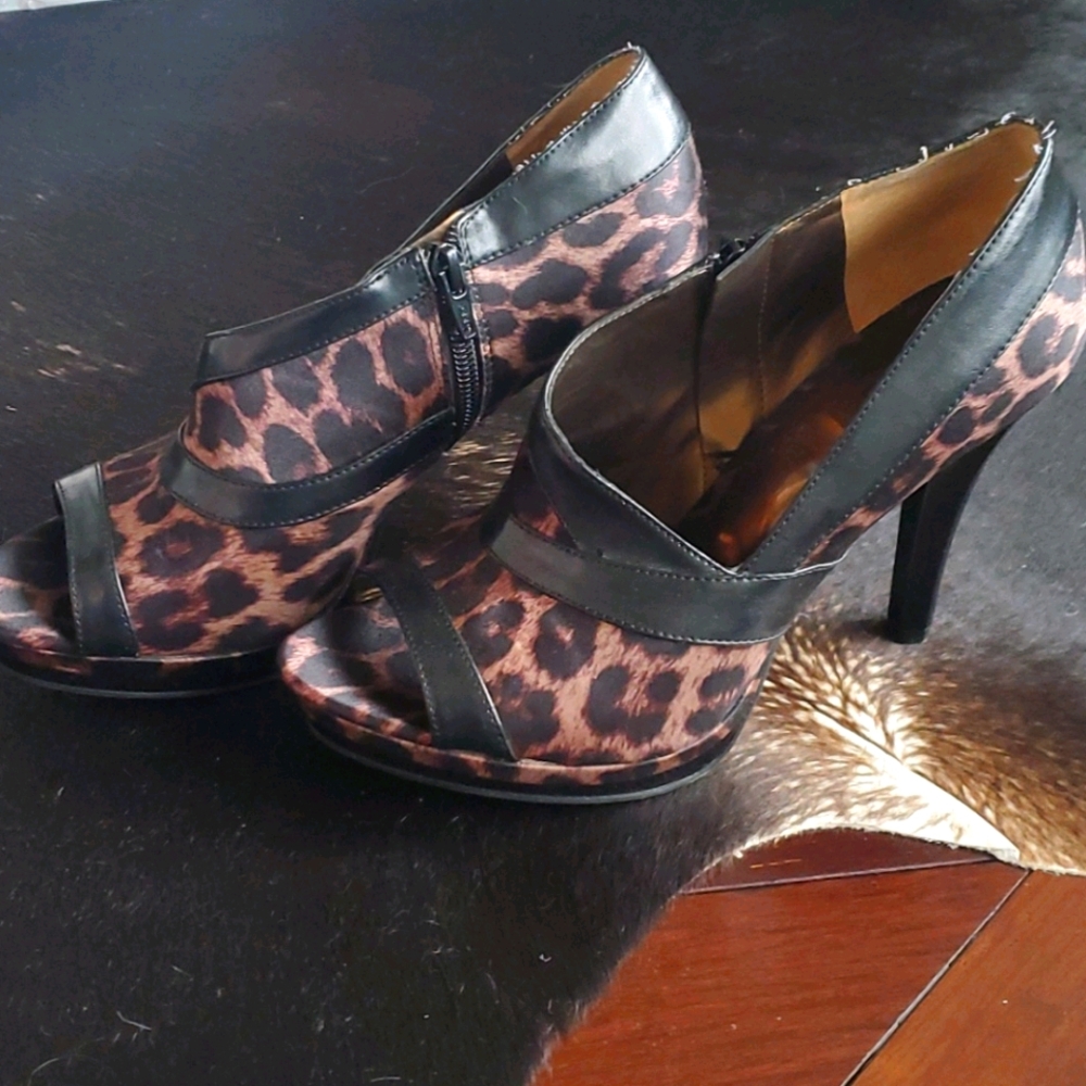 Carlos comfortable high heels